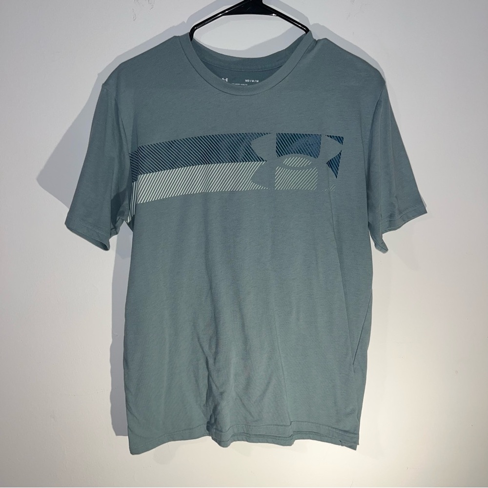 Under Armour Size MD Short Sleeve Graphic Tee